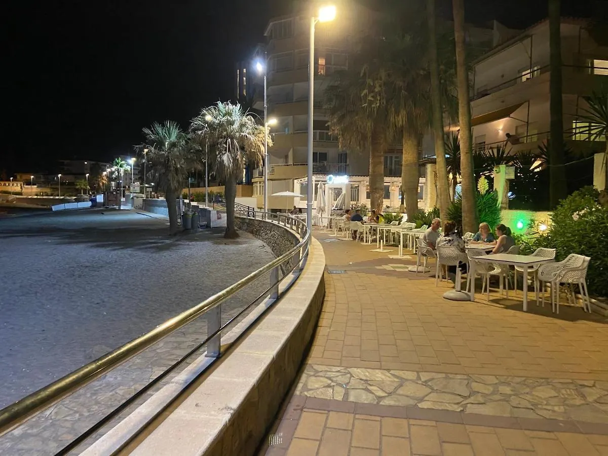 Namaste Daire Nerja İspanya